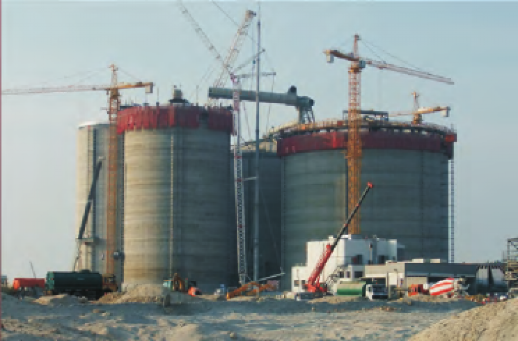 EMAL plant 5 coke & aluminia silos slipform combined with roof heavy lift, Al'Taweelah, UAE -2009 (Petron)