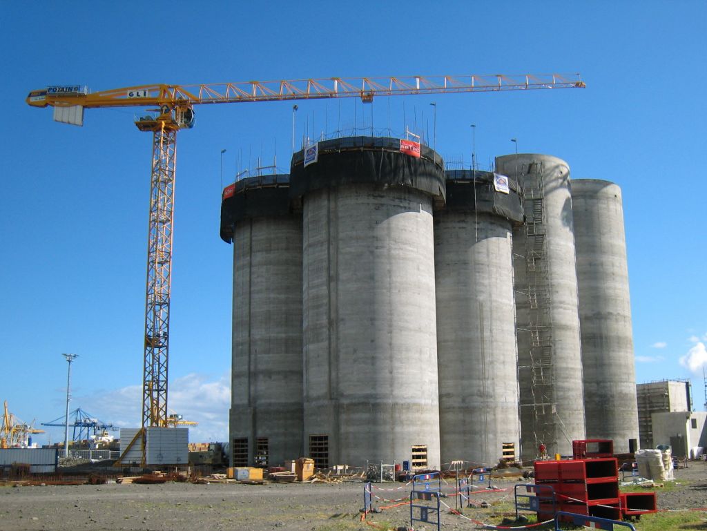 Terminal céréalier, Silo 16 cellules dia. 13m, coffrage glissant, La Réunion, Océan Indien - 2010 (SBTPC VINCI)